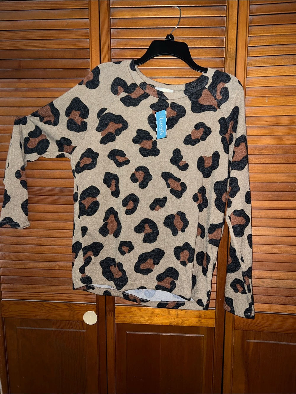 Leopard Print Long Sleeve Pullover Sweatshirt - Tan / Brown